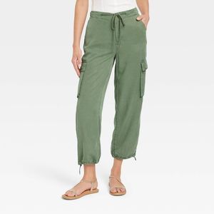 Women's High-Rise Casual Fit Soft Cargo Pants - Universal Thread Green 8